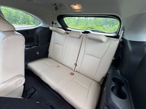 Used 2022 Toyota Highlander XLE AWD/4WD image 16