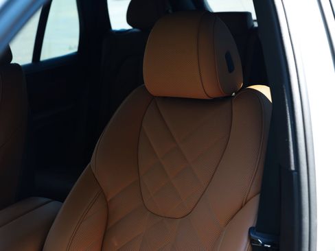 Used 2024 BMW X5 xDrive40i w/ Premium Package AWD/4WD image 4