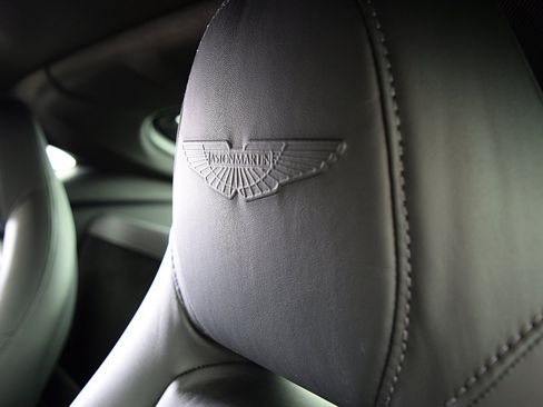 Used 2023 Aston Martin V8 Vantage Coupe RWD image 25