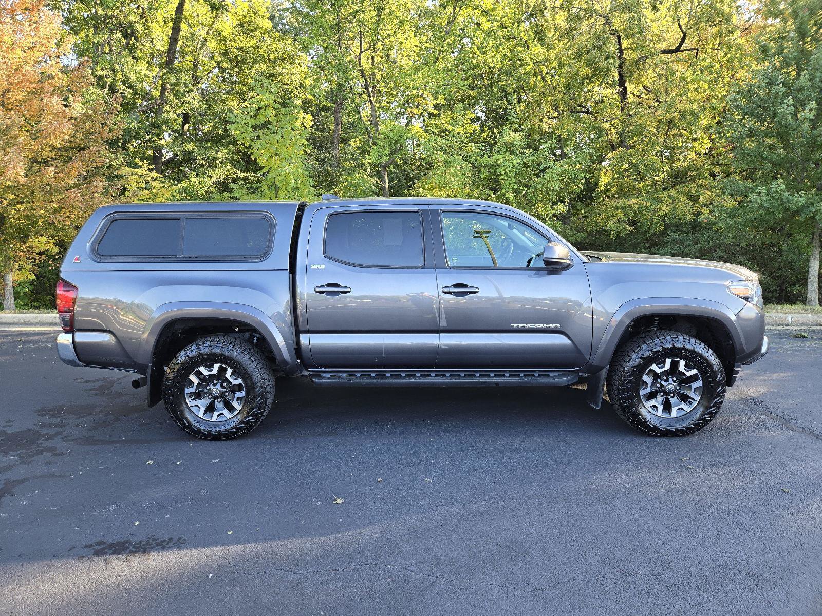 Used 2021 Toyota Tacoma SR5 AWD/4WD image 2