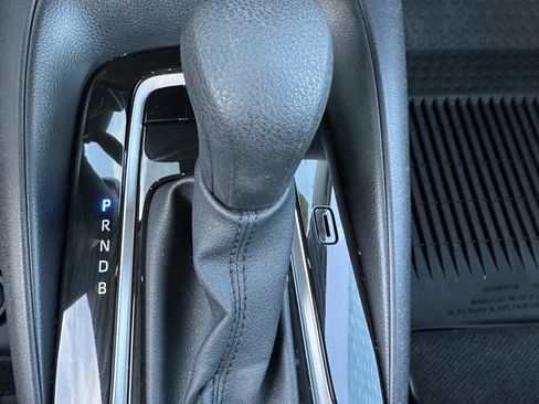 Used 2025 Toyota Corolla LE image 28