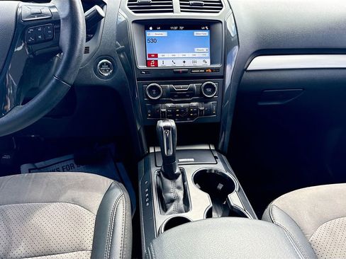 Used 2017 Ford Explorer XLT w/ Equipment Group 202A image 18