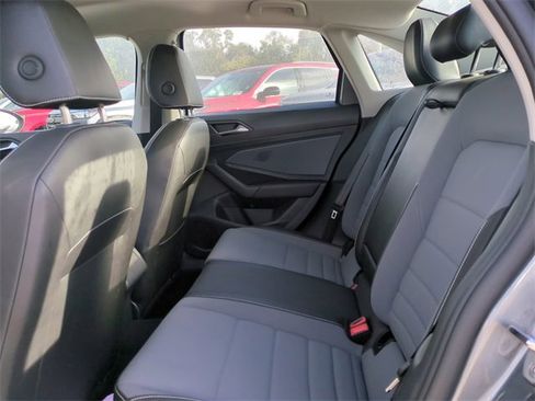 Used 2025 Volkswagen Jetta SE image 16
