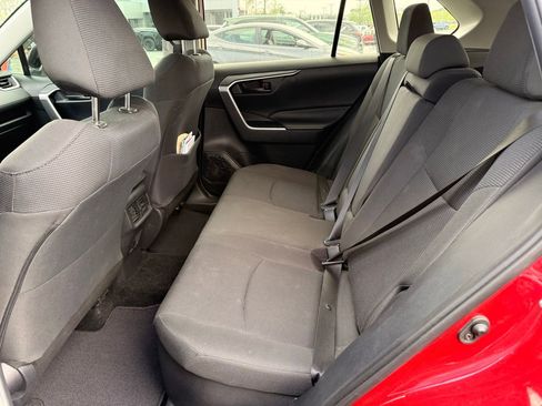 Used 2019 Toyota RAV4 LE image 8