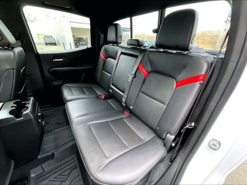 Used 2023 Chevrolet Colorado Z71 w/ Z71 Convenience Package 2 image 15