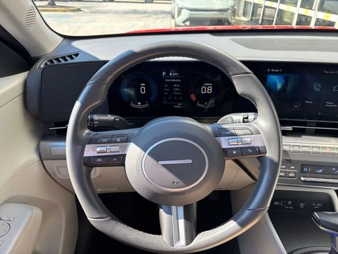 Used 2025 Hyundai Kona SEL AWD/4WD image 36