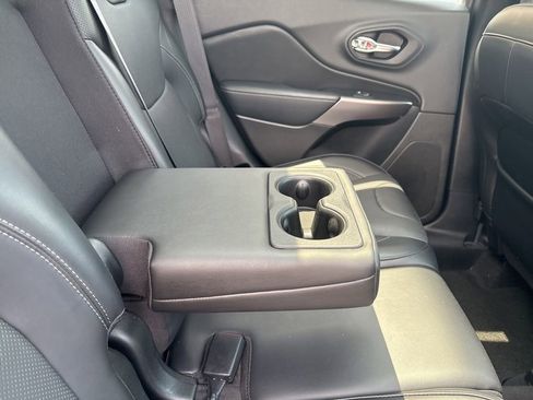 Used 2019 Jeep Cherokee Overland AWD/4WD image 44