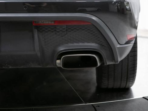 Certified 2022 Porsche Macan image 37