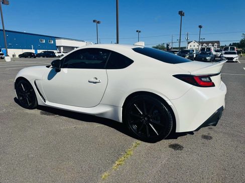 Used 2022 Toyota GR86 Premium w/ ALL Weather Mat Package (TMS) image 5