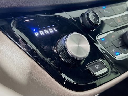 Used 2024 Chrysler Pacifica Touring-L image 24