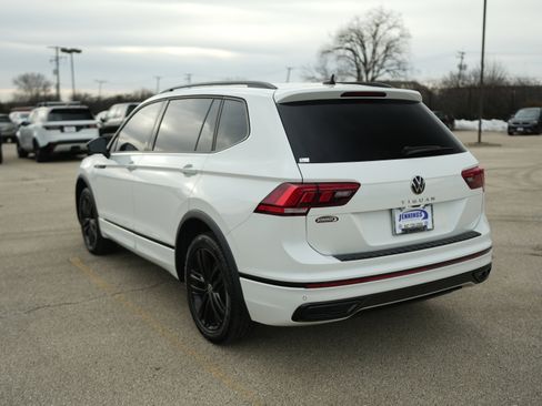 Certified 2022 Volkswagen Tiguan SE R-Line image 5