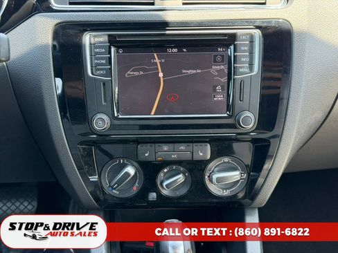 Used 2016 Volkswagen Jetta Sport FWD image 11