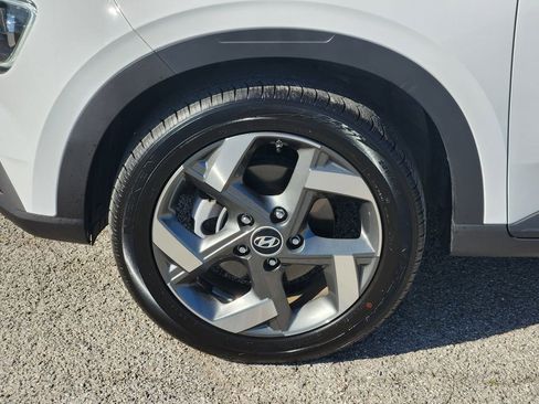 Used 2024 Hyundai Venue Limited image 12