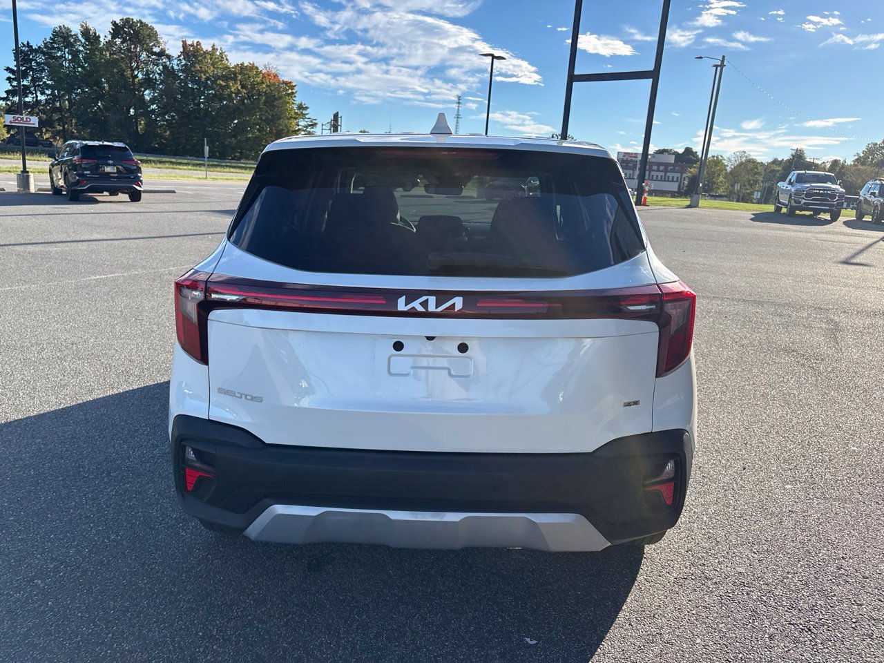 Used 2024 Kia Seltos LX AWD/4WD image 8