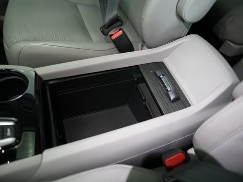 Used 2017 Honda Pilot Elite image 34