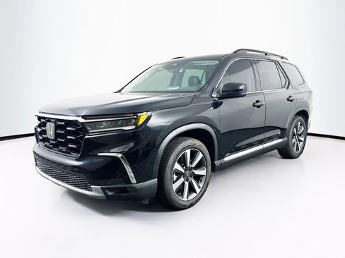 Used 2023 Honda Pilot Touring image 3