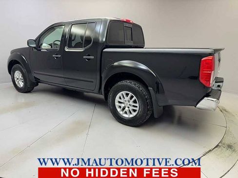 Used 2019 Nissan Frontier SV image 3