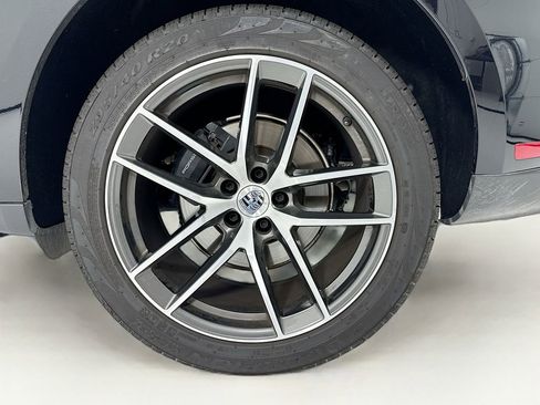Certified 2025 Porsche Macan AWD/4WD image 11