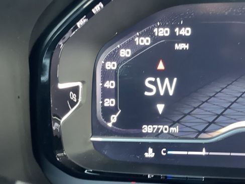 Used 2023 GMC Yukon Denali image 12