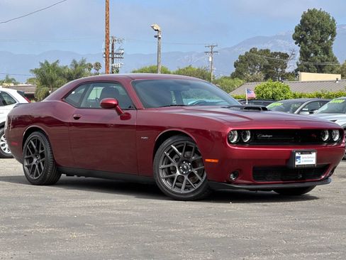 Used 2017 Dodge Challenger R/T RWD image 1