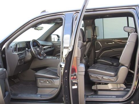 Used 2021 Cadillac Escalade ESV Premium Luxury w/ LPO, Radiant Package AWD/4WD image 13