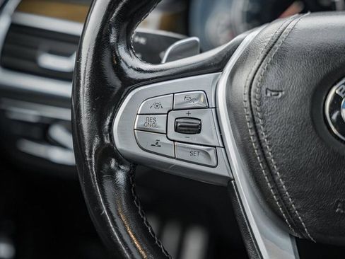 Used 2018 BMW 750i xDrive image 29