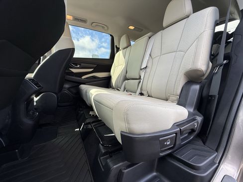 Used 2021 Subaru Ascent Premium w/ Convenience Package image 16