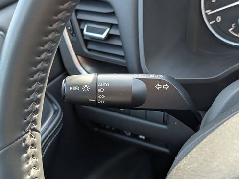 Used 2025 Nissan Rogue SV image 36