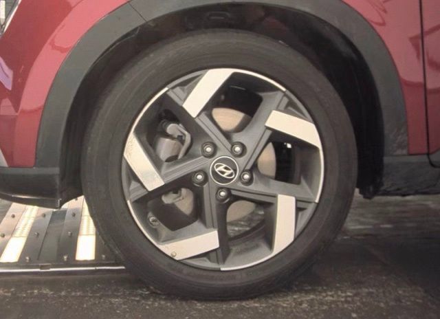Used 2026 Hyundai Venue SEL FWD image 8