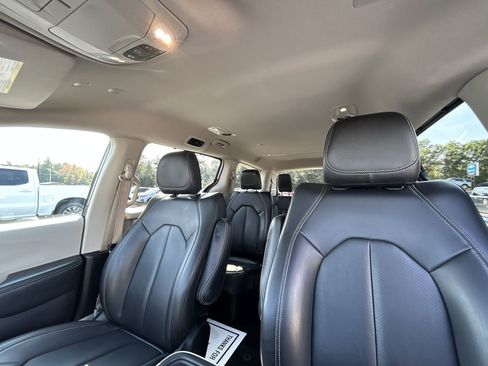 Used 2021 Chrysler Voyager Lxi image 21