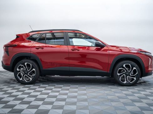 New 2026 Chevrolet Trax RS w/ Sunroof Package FWD image 4