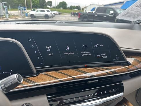 Used 2021 Cadillac Escalade ESV Premium Luxury Platinum w/ Heavy-Duty Trailer Package AWD/4WD image 26