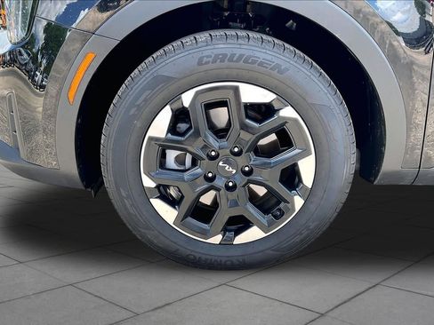 Used 2025 Kia Sorento S FWD image 10