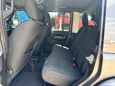 Used 2019 Jeep Wrangler Unlimited Sahara w/ Safety Group AWD/4WD image 11