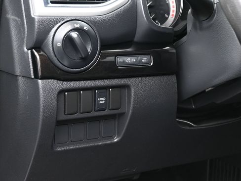 Used 2017 Nissan Titan SV AWD/4WD image 21