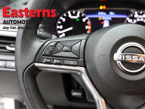 Used 2025 Nissan Altima 2.5 SV FWD image 15