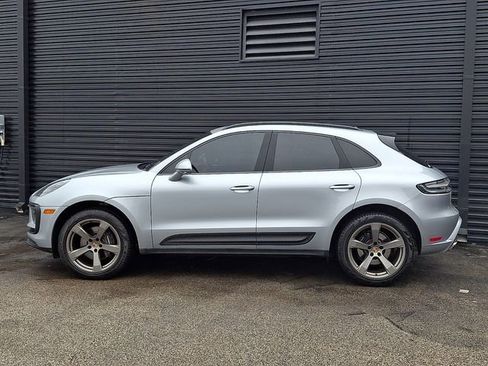 Certified 2023 Porsche Macan image 2