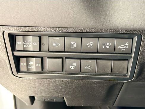 Used 2024 Toyota Tundra Platinum AWD/4WD image 9