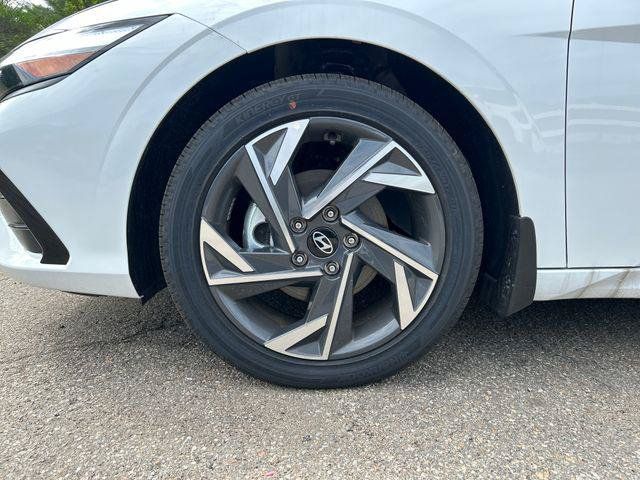 New 2026 Hyundai Elantra Limited FWD image 10