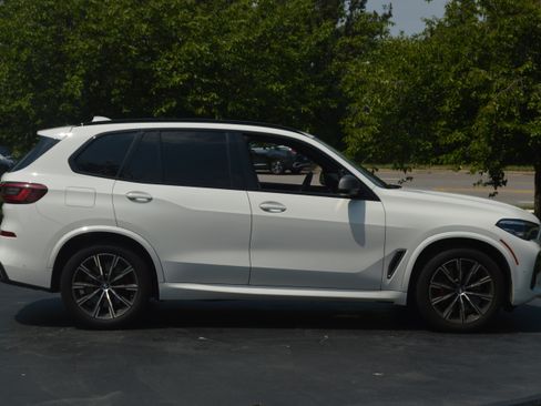Used 2021 BMW X5 M50i w/ Premium Package AWD/4WD image 12