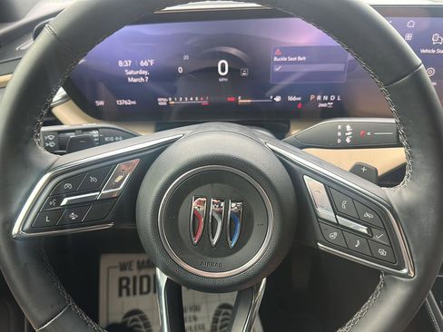 Used 2025 Buick Enclave Preferred w/ Power Package image 17