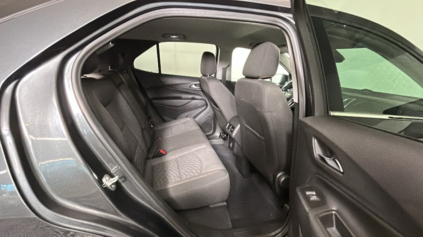 Used 2020 Chevrolet Equinox LT FWD image 34