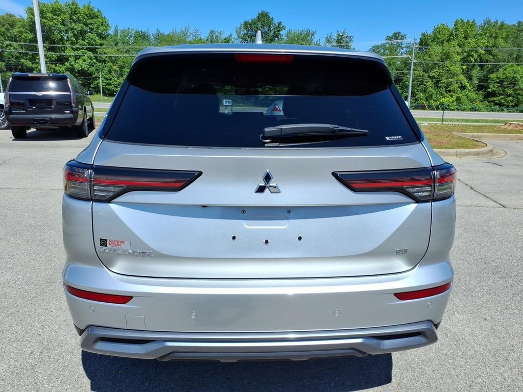 Used 2025 Mitsubishi Outlander SE AWD/4WD image 16