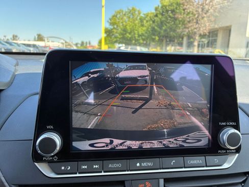 Used 2025 Nissan Altima 2.5 SV image 23