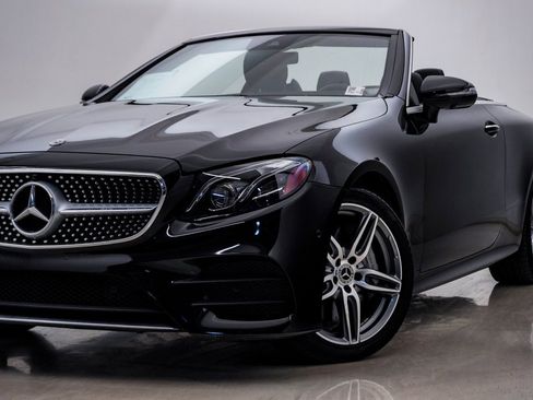 Used 2019 Mercedes-Benz E 450 4MATIC Cabriolet image 2