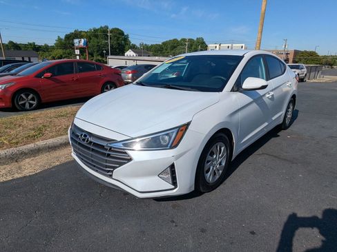 Used 2020 Hyundai Elantra SE FWD image 3