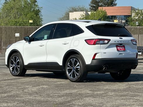 Certified 2022 Ford Escape SE w/ SE Sport Appearance Package image 6