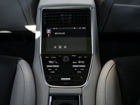 Used 2021 Porsche Panamera image 40