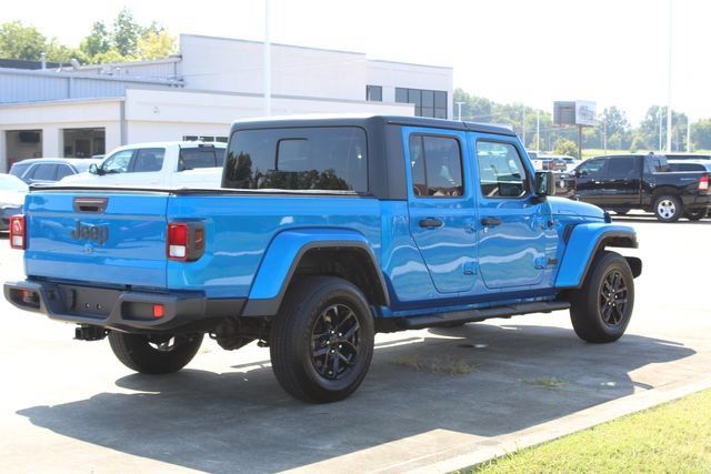 Used 2022 Jeep Gladiator Sport AWD/4WD image 6