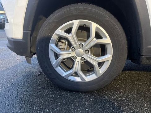 Used 2024 Jeep Compass Latitude image 27